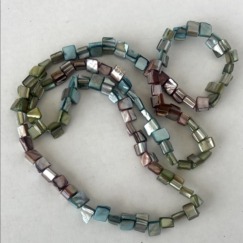 Multicolor Shell Bead Necklace - Picture 3 of 5